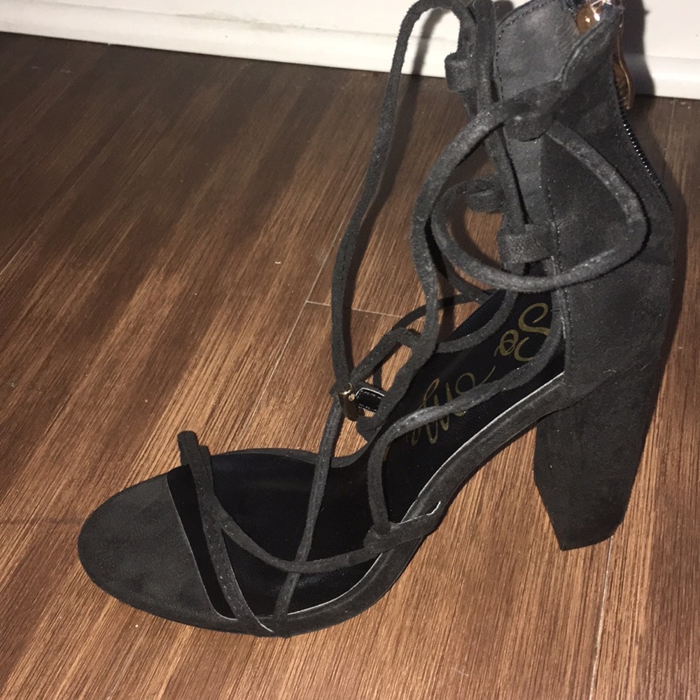 Lacey thick heeled heel